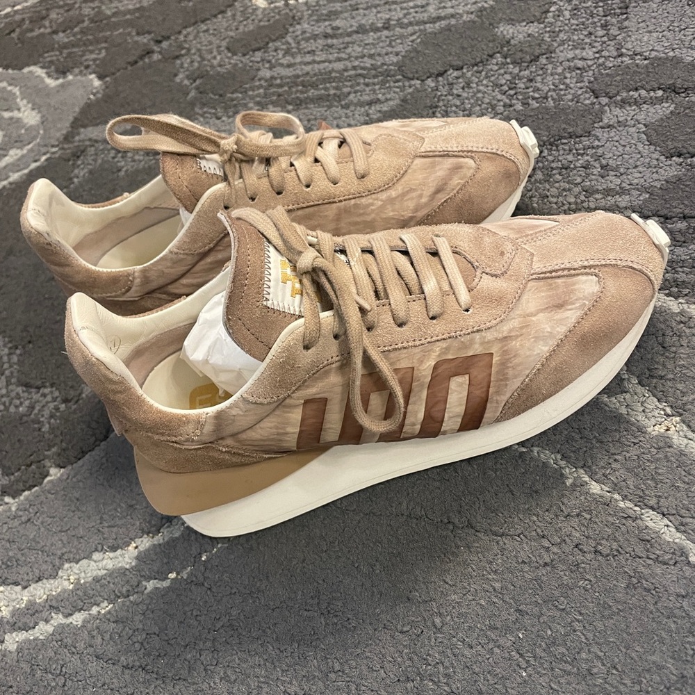 Esseutesse Runner Sneaker